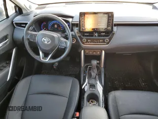 2022 Toyota Corolla Cross XLE z VIN 7MUDAABG5NV034976, wystawiony jako Copart lot #42742615 z przebiegiem 24 642 mil mil oraz Szkoda całkowita • Salvage title. Historia ofert i sprzedaży dostępna na DreamBid. Obrazek 8.