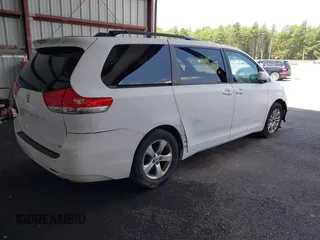 2011 Toyota Sienna LE AAS с VIN 5TDKK3DC8BS007447, выставлен на аукционе IAAI как лот 42578515 с пробегом Не указан миль и . История ставок и продаж доступна на DreamBid. Изображение 4.