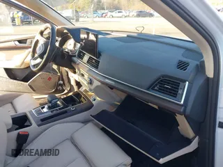 2024 Audi Q5 S line Premium z VIN WA1GAAFY5R2097223, wystawiony jako IAAI lot #41035850 z przebiegiem 1 234 mil mil oraz . Historia ofert i sprzedaży dostępna na DreamBid. Obrazek 5.