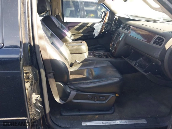 2008 GMC Yukon Denali with VIN 1GKFK63848J131662, listed as a IAAI auction lot 41887718 with 319,420 mi miles. Bid and sale history available at carsss.com. Image 5.