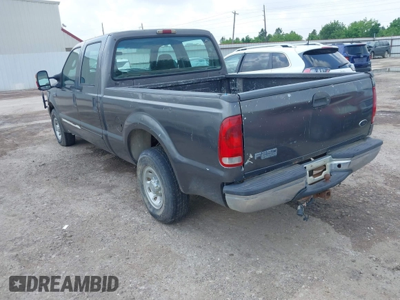 2003 Ford F-250 XL z VIN 1FTNW20L83EB89353, wystawiony jako IAAI lot #42127178 z przebiegiem 257 245 mil mil oraz . Historia ofert i sprzedaży dostępna na DreamBid. Obrazek 3.