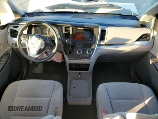 2017 Toyota Sienna L z VIN 5TDZZ3DC7HS881839, wystawiony jako Copart lot #42113965 z przebiegiem 73 828 mil mil oraz Szkoda całkowita • Salvage title. Historia ofert i sprzedaży dostępna na DreamBid. Obrazek 8.