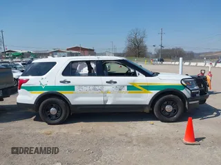 2017 Ford Police Interceptor Utility z VIN 1FM5K8AR7HGA77216, wystawiony jako IAAI lot #41781753 z przebiegiem 151 245 mil mil oraz . Historia ofert i sprzedaży dostępna na DreamBid. Obrazek 13.