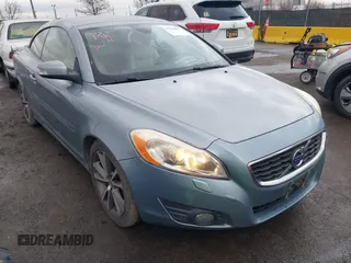 2011 Volvo C70 with VIN YV1672MC6BJ117644, listed as a IAAI auction lot 41504847 with 171,033 mi miles. Bid and sale history available at carsss.com. Image 1.