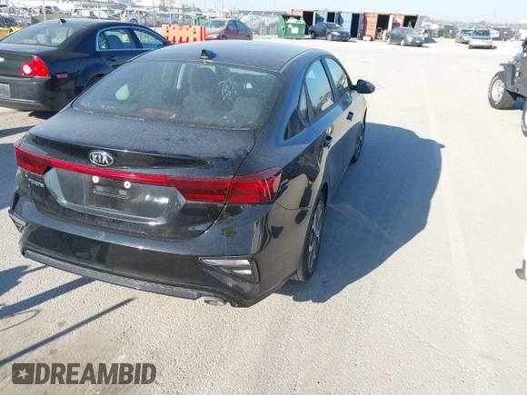 2021 Kia Forte LXS z VIN 3KPF24AD5ME366546, wystawiony jako IAAI lot #41762839 z przebiegiem 23 376 mil mil oraz . Historia ofert i sprzedaży dostępna na DreamBid. Obrazek 4.