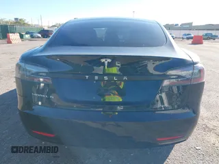 2018 Tesla Model S 75D z VIN 5YJSA1E23JF246601, wystawiony jako IAAI lot #40774603 z przebiegiem 55 697 mil mil oraz . Historia ofert i sprzedaży dostępna na DreamBid. Obrazek 16.