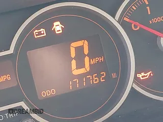 2014 Scion xB z VIN JTLZE4FE2EJ060628, wystawiony jako IAAI lot #39297436 z przebiegiem 171 762 mil mil oraz . Historia ofert i sprzedaży dostępna na DreamBid. Obrazek 7.