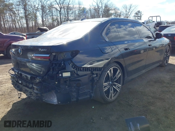 2023 BMW 7 Series 740i z VIN WBA23EH0XPCM66798, wystawiony jako IAAI lot #41672032 z przebiegiem 111 311 mil mil oraz . Historia ofert i sprzedaży dostępna na DreamBid. Obrazek 4.