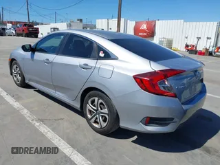 2017 Honda Civic LX z VIN 2HGFC2F5XHH572573, wystawiony jako IAAI lot #41825261 z przebiegiem 83 599 mil mil oraz . Historia ofert i sprzedaży dostępna na DreamBid. Obrazek 3.