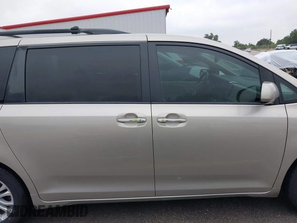 2015 Toyota Sienna XLE with VIN 5TDYK3DCXFS578888, listed as a IAAI auction lot 42187384 with 105,287 mi miles and . Bid and sale history available at DreamBid. Image 13.
