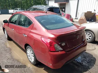 2016 Nissan Versa S z VIN 3N1CN7AP9GL850244, wystawiony jako IAAI lot #42254319 z przebiegiem 87 728 mil mil oraz . Historia ofert i sprzedaży dostępna na DreamBid. Obrazek 3.