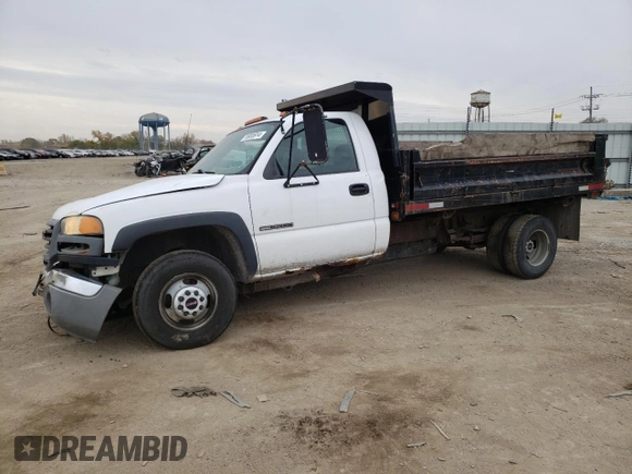 2006 GMC Sierra 3500 WT z VIN 1GDJK34U56E167281, wystawiony jako Copart lot #76955914 z przebiegiem 197 351 mil mil oraz Szkody całkowita. Historia ofert i sprzedaży dostępna na DreamBid. Obrazek 1.