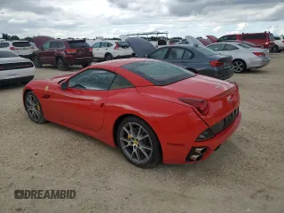 2014 Ferrari California z VIN ZFF65TJA9E0196713, wystawiony jako Copart lot #73682984 z przebiegiem Nie podano mil oraz Nie do naprawy. Historia ofert i sprzedaży dostępna na DreamBid. Obrazek 2.