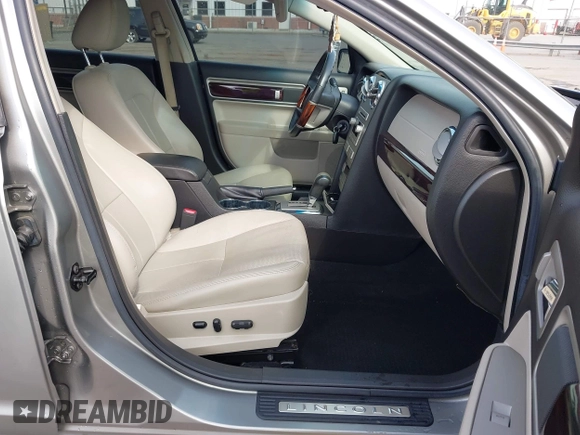 2009 Lincoln MKZ z VIN 3LNHM26T39R612027, wystawiony jako IAAI lot #42286784 z przebiegiem 1 088 138 mil mil oraz . Historia ofert i sprzedaży dostępna na DreamBid. Obrazek 5.