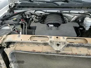 2018 Chevrolet Silverado 1500 LT z VIN 1GCVKREC3JZ139382, wystawiony jako Copart lot #81906185 z przebiegiem 77 289 mil mil oraz Szkoda całkowita • Salvage title. Historia ofert i sprzedaży dostępna na DreamBid. Obrazek 13.