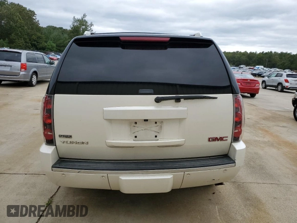 2010 GMC Yukon Denali with VIN 1GKUCEEF2AR119463, listed as a Copart auction lot 71236674 with 233,731 mi miles and Salvage Title. Bid and sale history available at carsss.com. Image 6.