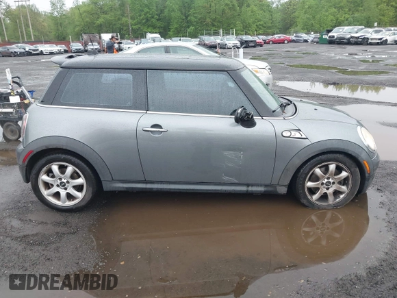 2010 MINI Hardtop S with VIN WMWMF7C52ATZ69781, listed as a IAAI auction lot 42181620 with 80,967 mi miles and . Bid and sale history available at DreamBid. Image 13.