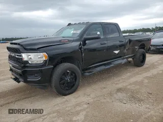2022 Ram 2500 Tradesman z VIN 3C6UR5HJ9NG423994, wystawiony jako Copart lot #55760645 z przebiegiem 7 868 mil mil oraz Szkoda całkowita • Salvage title. Historia ofert i sprzedaży dostępna na DreamBid. Obrazek 1.