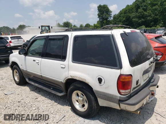 2000 Ford Explorer XLT with VIN 1FMZU83P8YUB63966, listed as a Copart auction lot 59455755 with 136,852 mi miles and Clean title. Bid and sale history available at DreamBid. Image 2.
