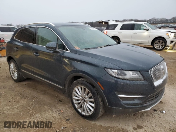 2019 Lincoln MKC Standard z VIN 5LMCJ1C97KUL09981, wystawiony jako Copart lot #47930865 z przebiegiem 58 316 mil mil oraz Szkoda całkowita • Salvage title. Historia ofert i sprzedaży dostępna na DreamBid. Obrazek 4.