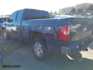 2011 Chevrolet Silverado 1500 LT with VIN 1GCRCSE03BZ227555, listed as a IAAI auction lot 41410334 with 163,633 mi miles. Bid and sale history available at carsss.com. Image 3.