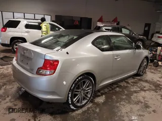 2011 Scion tC z VIN JTKJF5C76B3006789, wystawiony jako IAAI lot #41571706 z przebiegiem 92 169 mil mil oraz . Historia ofert i sprzedaży dostępna na DreamBid. Obrazek 4.