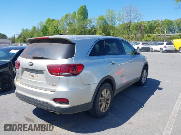 2019 Kia Sorento LX with VIN 5XYPG4A35KG583642, listed as a IAAI auction lot 42058467 with 132,570 mi miles. Bid and sale history available at carsss.com. Image 4.