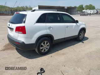 2011 Kia Sorento LX with VIN 5XYKT3A1XBG037157, listed as a IAAI auction lot 42041481 with 196,151 mi miles and . Bid and sale history available at DreamBid. Image 4.