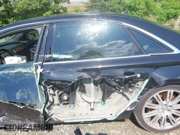 2015 Audi A8 4.0T with VIN WAU32AFD3FN039603, listed as a IAAI auction lot 42267467 with 120,393 mi miles and . Bid and sale history available at DreamBid. Image 18.