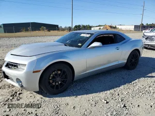 2013 Chevrolet Camaro LT z VIN 2G1FB1E3XD9156662, wystawiony jako Copart lot #84765824 z przebiegiem 141 253 mil mil oraz Szkoda całkowita • Salvage title. Historia ofert i sprzedaży dostępna na DreamBid. Obrazek 1.