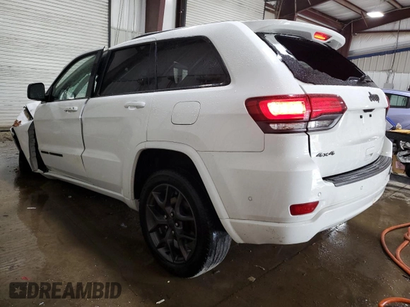 2021 Jeep Grand Cherokee 80th Anniversary z VIN 1C4RJFBG0MC525811, wystawiony jako Copart lot #55459965 z przebiegiem Nie podano mil oraz Szkoda całkowita • Salvage title. Historia ofert i sprzedaży dostępna na DreamBid. Obrazek 2.