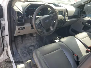 2017 Ford F-150 XL z VIN 1FTMF1C87HKD83894, wystawiony jako Copart lot #54268905 z przebiegiem 135 417 mil mil oraz Szkoda całkowita • Salvage title. Historia ofert i sprzedaży dostępna na DreamBid. Obrazek 8.