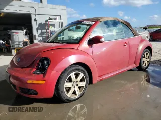 2006 Volkswagen Beetle z VIN 3VWRF31Y86M332914, wystawiony jako Copart lot #45090525 z przebiegiem 79 492 mil mil oraz Czysty tytuł • Clean title. Historia ofert i sprzedaży dostępna na DreamBid. Obrazek 1.