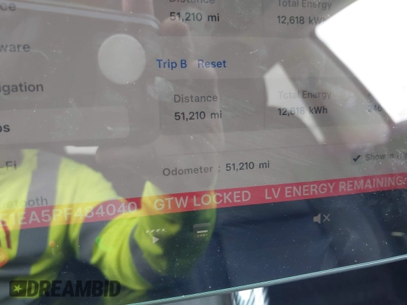 2023 Tesla Model 3 z VIN 5YJ3E1EA5PF484040, wystawiony jako IAAI lot #42128327 z przebiegiem 51 210 mil mil oraz . Historia ofert i sprzedaży dostępna na DreamBid. Obrazek 7.