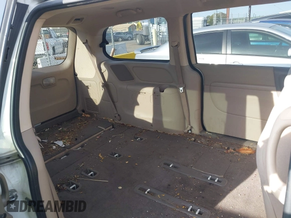 2011 Kia Sedona LX with VIN KNDMG4C74B6376150, listed as a IAAI auction lot 41820075 with 182,568 mi miles. Bid and sale history available at carsss.com. Image 8.