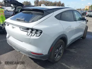2022 Ford Mustang Mach-E Select z VIN 3FMTK1SS2NMA18639, wystawiony jako IAAI lot #41409332 z przebiegiem 8454 mil mil oraz . Historia ofert i sprzedaży dostępna na DreamBid. Obrazek 4.
