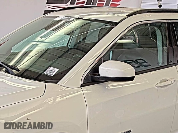 2019 Jeep Compass Latitude z VIN 3C4NJDBB1KT639096, wystawiony jako IAAI lot #42597978 z przebiegiem 110 803 mil mil oraz . Historia ofert i sprzedaży dostępna na DreamBid. Obrazek 6.