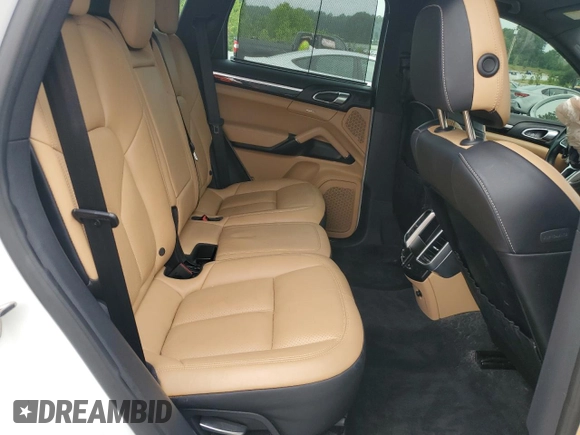 2016 Porsche Cayenne z VIN WP1AA2A25GLA10575, wystawiony jako Copart lot #56941595 z przebiegiem Nie podano mil oraz Szkoda całkowita • Salvage title. Historia ofert i sprzedaży dostępna na DreamBid. Obrazek 11.