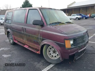 1991 Chevrolet Astro Cargo Van with VIN 1GBDM19Z4MB136076, listed as a IAAI auction lot 41482281 with 202,682 mi miles. Bid and sale history available at carsss.com. Image 1.