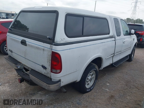 1998 Ford F-150 XL z VIN 1FTRX18L6WNA13872, wystawiony jako IAAI lot #42796411 z przebiegiem 108 649 mil mil oraz . Historia ofert i sprzedaży dostępna na DreamBid. Obrazek 4.