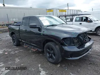 2015 Ram 1500 Express z VIN 1C6RR7FT4FS781293, wystawiony jako IAAI lot #42364921 z przebiegiem 101 451 mil mil oraz . Historia ofert i sprzedaży dostępna na DreamBid. Obrazek 1.