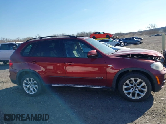 2011 BMW X5 35i with VIN 5UXZV4C52BL413125, listed as a IAAI auction lot 41697824 with 136,828 mi miles. Bid and sale history available at carsss.com. Image 13.