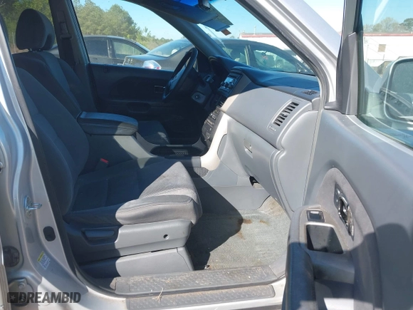 2008 Honda Pilot SE with VIN 5FNYF28388B027391, listed as a IAAI auction lot 41861572 with 183,714 mi miles. Bid and sale history available at carsss.com. Image 5.