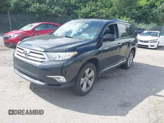 2013 Toyota Highlander Limited z VIN 5TDDK3EH4DS195650, wystawiony jako IAAI lot #42667439 z przebiegiem 136 105 mil mil oraz . Historia ofert i sprzedaży dostępna na DreamBid. Obrazek 2.