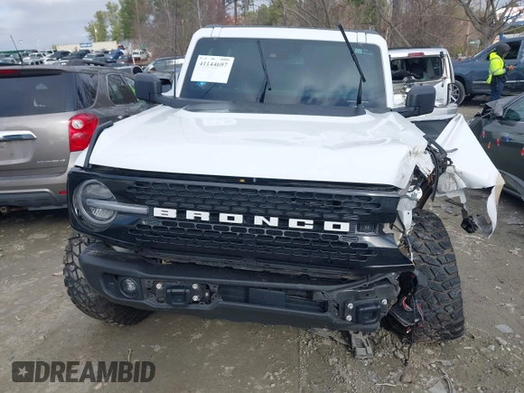 2023 Ford Bronco with VIN 1FMEE5DP7PLB52177, listed as a IAAI auction lot 41144697 with 70,148 mi miles. Bid and sale history available at carsss.com. Image 6.