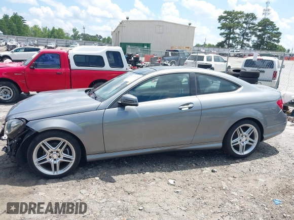 2013 Mercedes-Benz C 250 с VIN WDDGJ4HB3DF944912, выставлен на аукционе IAAI как лот 42411650 с пробегом 91 362 миль миль и . История ставок и продаж доступна на DreamBid. Изображение 14.