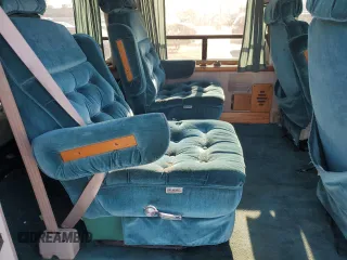 1994 Chevrolet Chevy Van z VIN 1GBEG25K9RF182710, wystawiony jako Copart lot #79284544 z przebiegiem 178 640 mil mil oraz Czysty tytuł • Clean title. Historia ofert i sprzedaży dostępna na DreamBid. Obrazek 11.