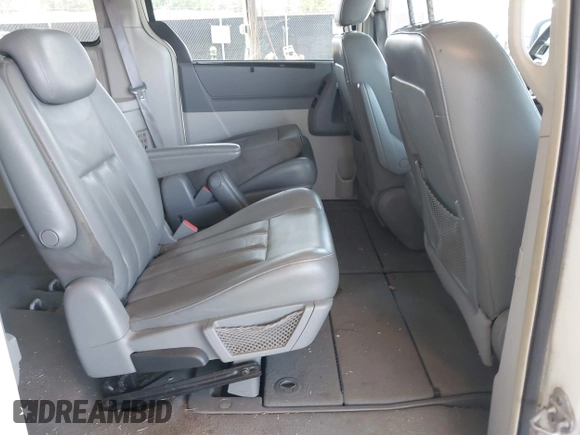 2010 Chrysler Town & Country Touring z VIN 2A4RR5D18AR188314, wystawiony jako IAAI lot #42290075 z przebiegiem 174 120 mil mil oraz . Historia ofert i sprzedaży dostępna na DreamBid. Obrazek 8.