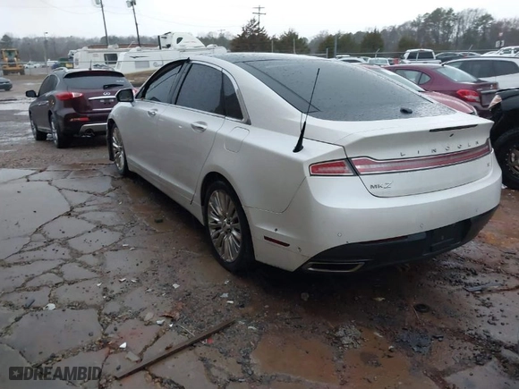 2013 Lincoln MKZ with VIN 3LN6L2GK9DR803573, listed as a IAAI auction lot 41726587 with 177,702 mi miles. Bid and sale history available at carsss.com. Image 3.