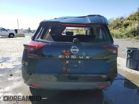 2022 Nissan Rogue S z VIN 5N1BT3AA6NC717528, wystawiony jako Copart lot #55071205 z przebiegiem 26 175 mil mil oraz Szkoda całkowita • Salvage title. Historia ofert i sprzedaży dostępna na DreamBid. Obrazek 6.